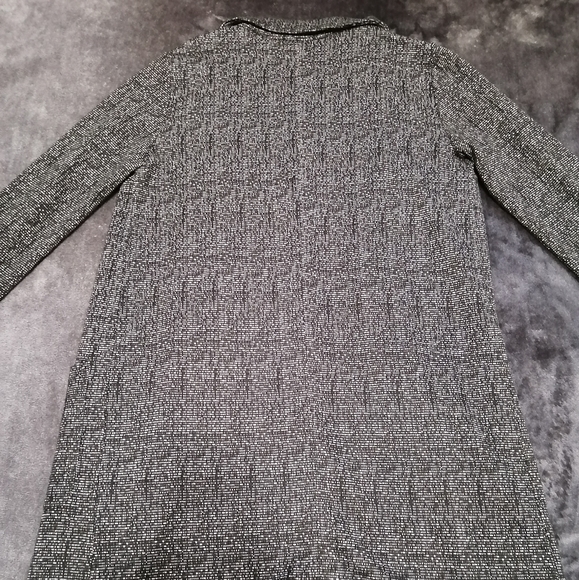 H&M light weight blazer - Picture 3 of 4